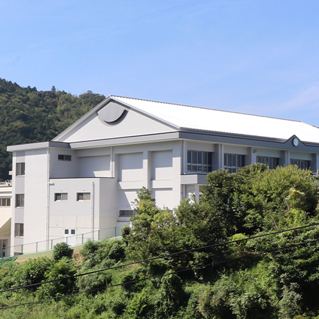 大洲市立平小学校 屋内運動場